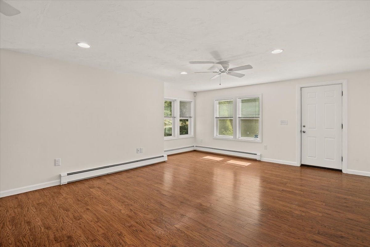 201 Tiffany St Property Photo 9