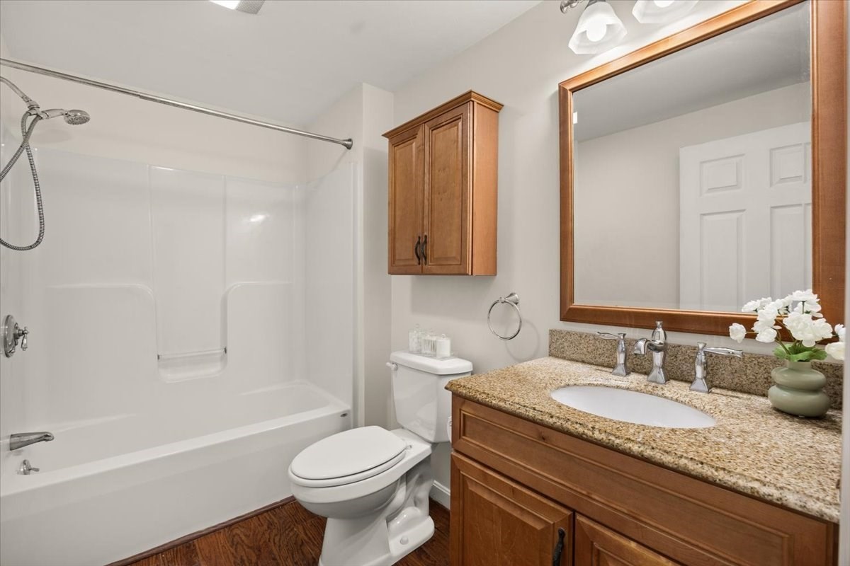 201 Tiffany St Property Photo 13