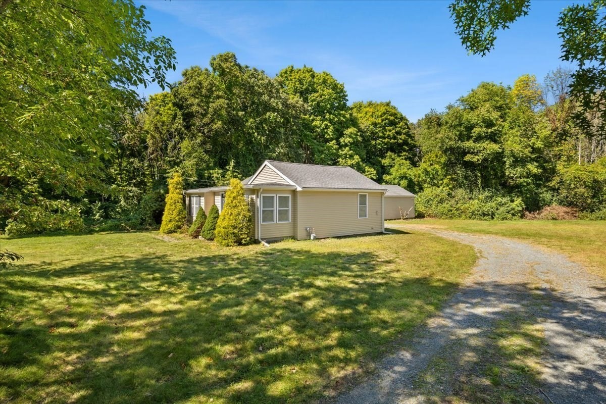 201 Tiffany St Property Photo 22