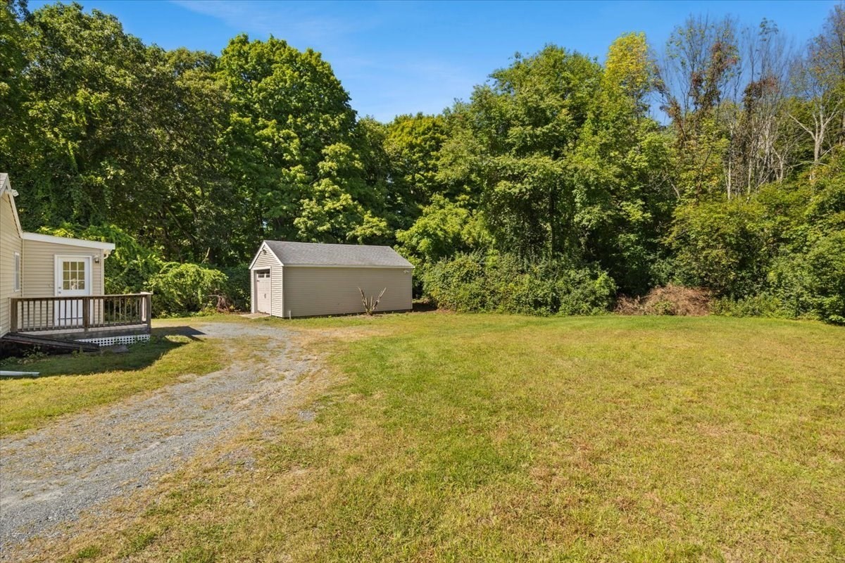 201 Tiffany St Property Photo 24