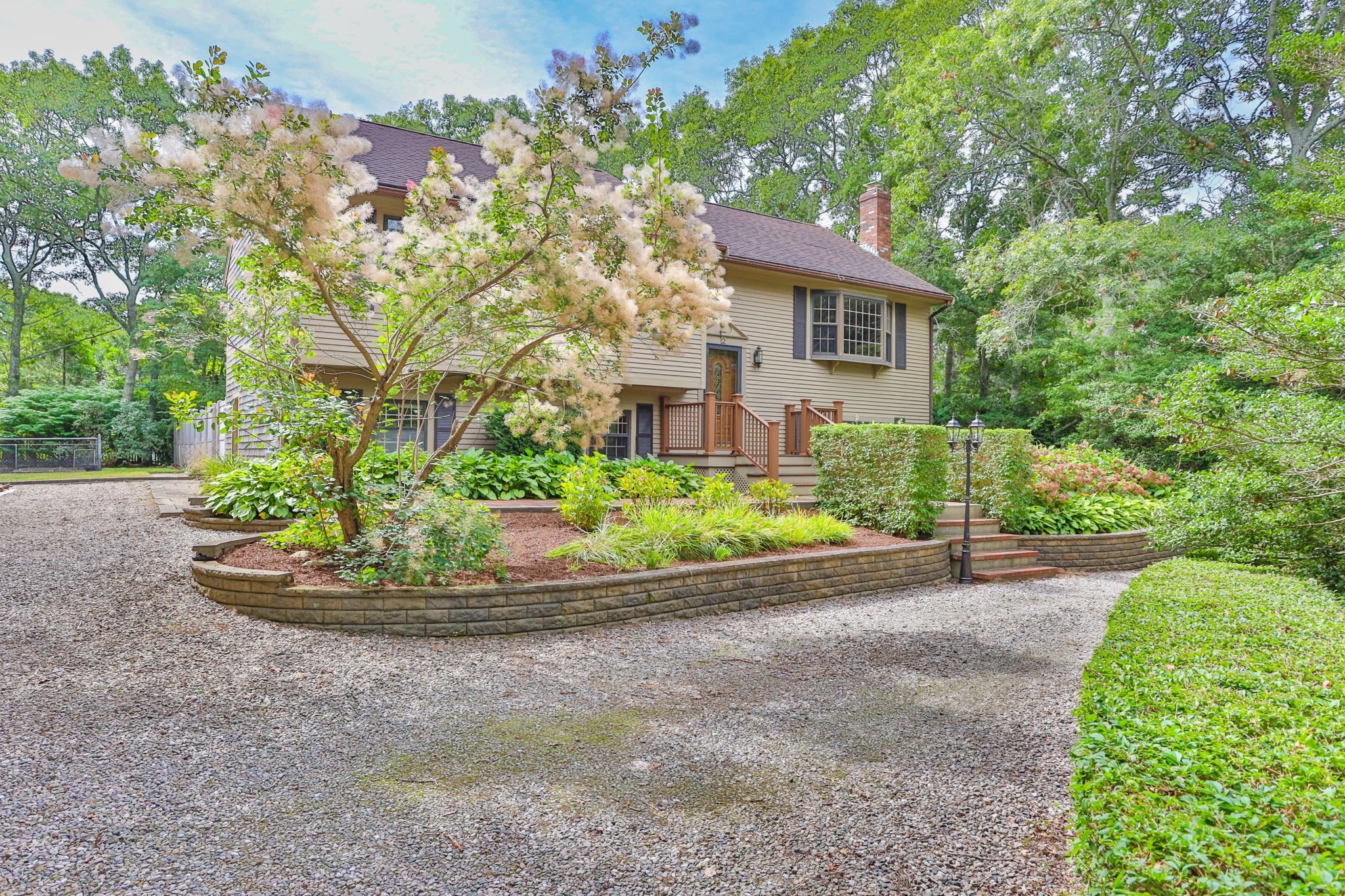 2 Robin Rd Property Photo 5