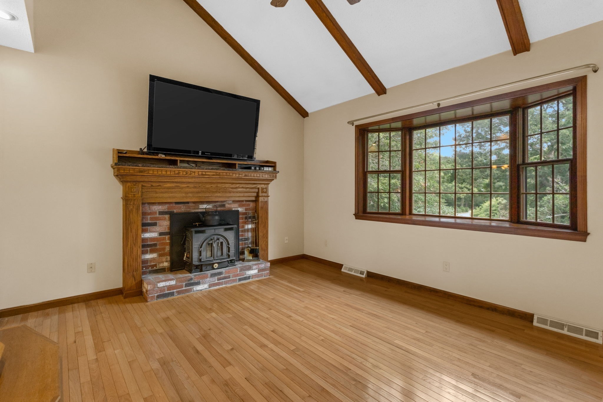 2 Robin Rd Property Photo 10