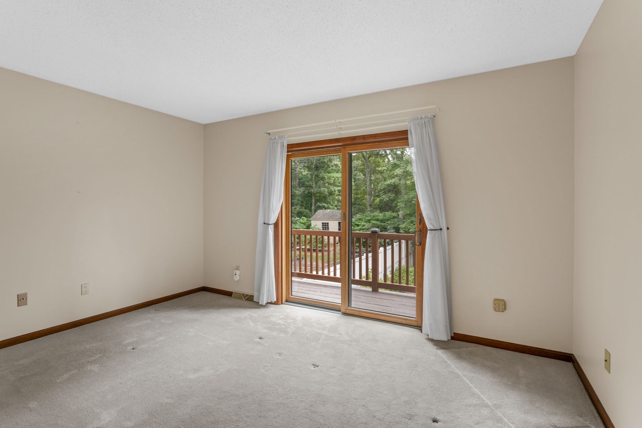 2 Robin Rd Property Photo 16