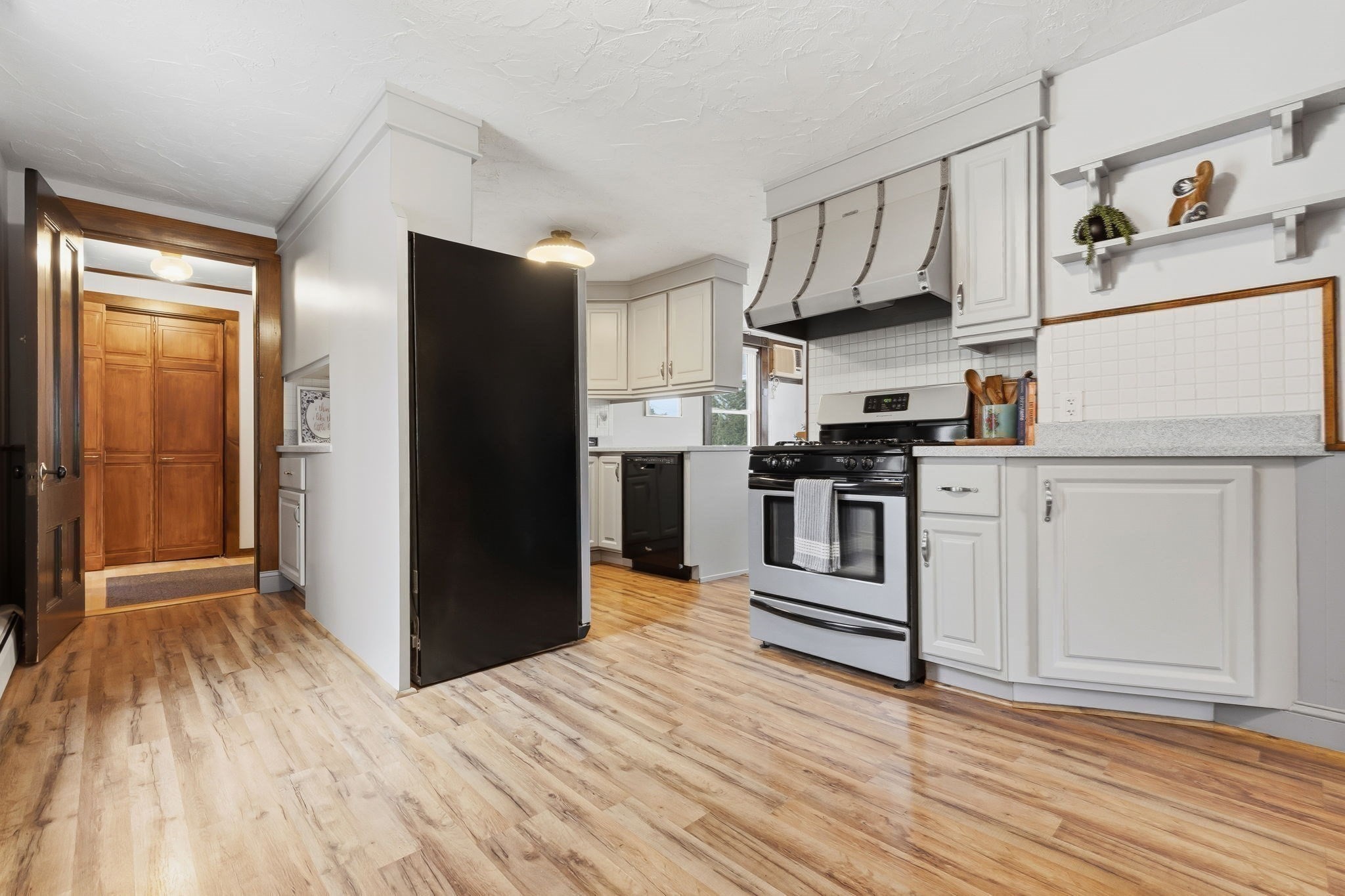 4 Longfellow St Property Photo 13