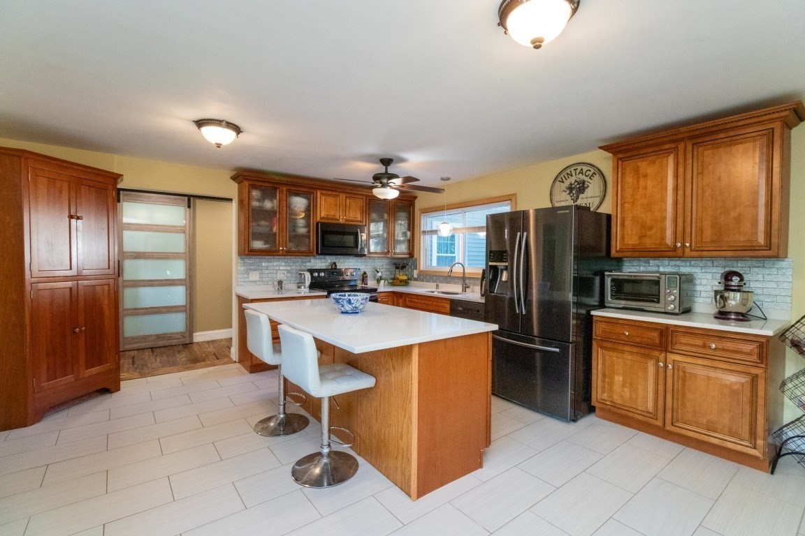 1070 Liberty St Property Photo 4