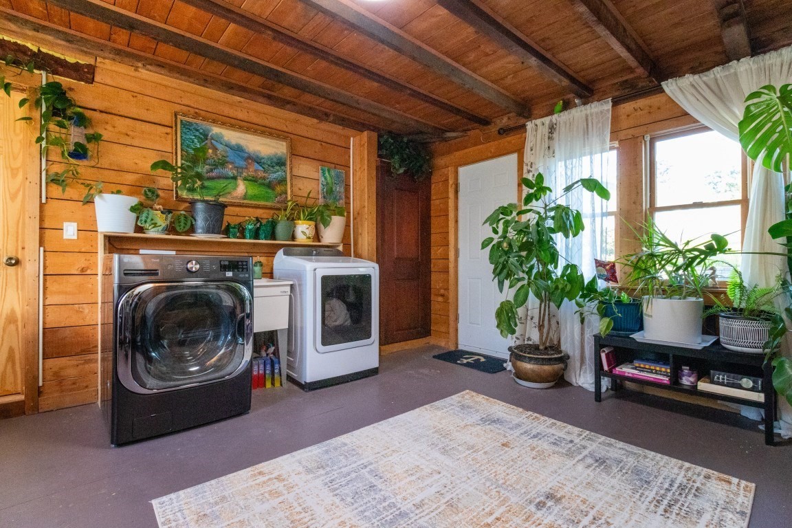 1070 Liberty St Property Photo 24