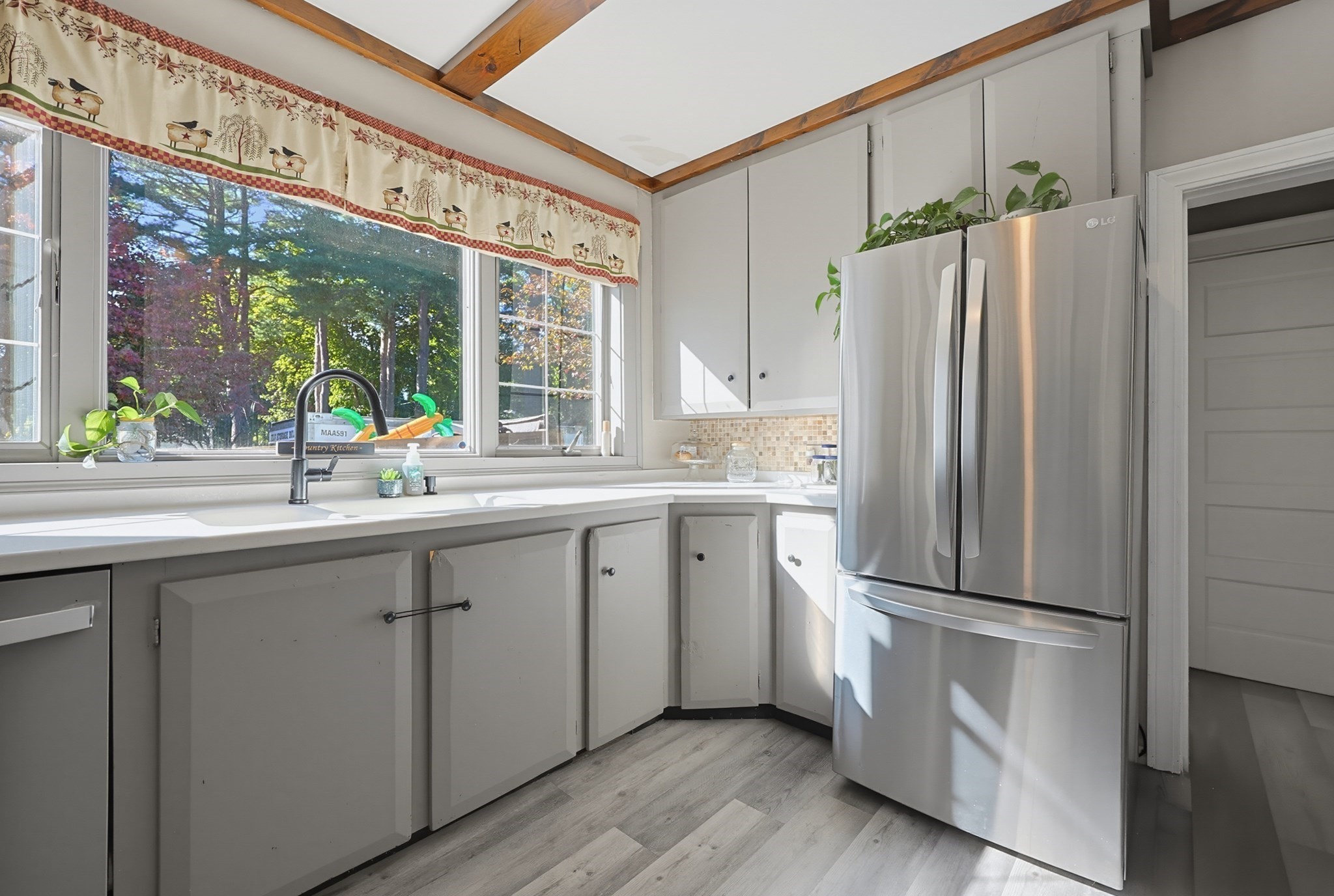 4 Cherry St Property Photo 2