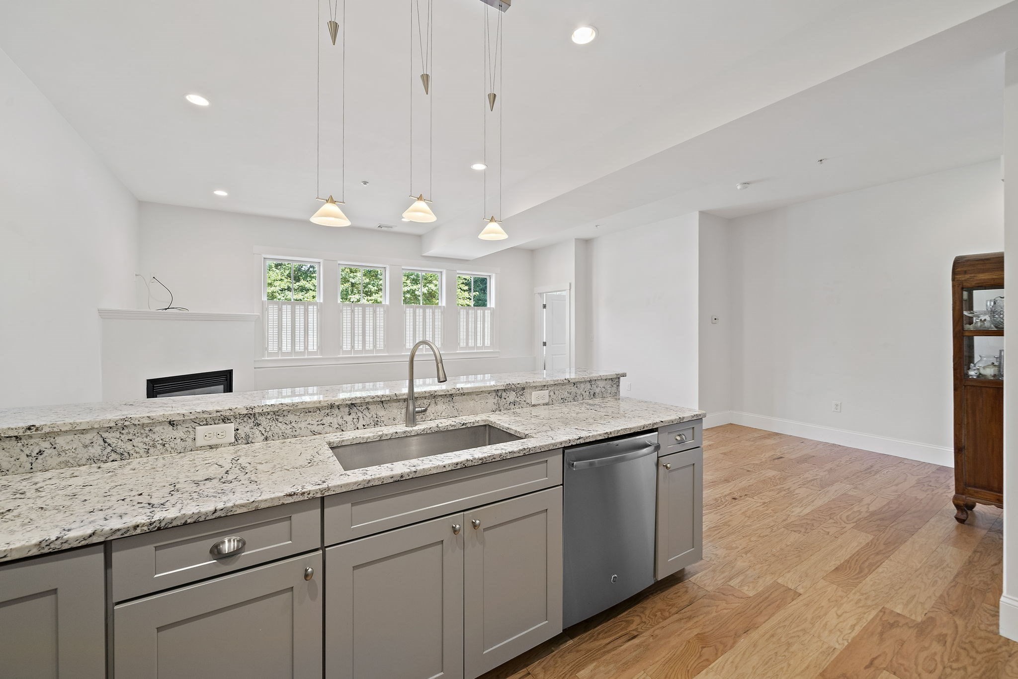 599 Washington St # 12 Property Photo 6