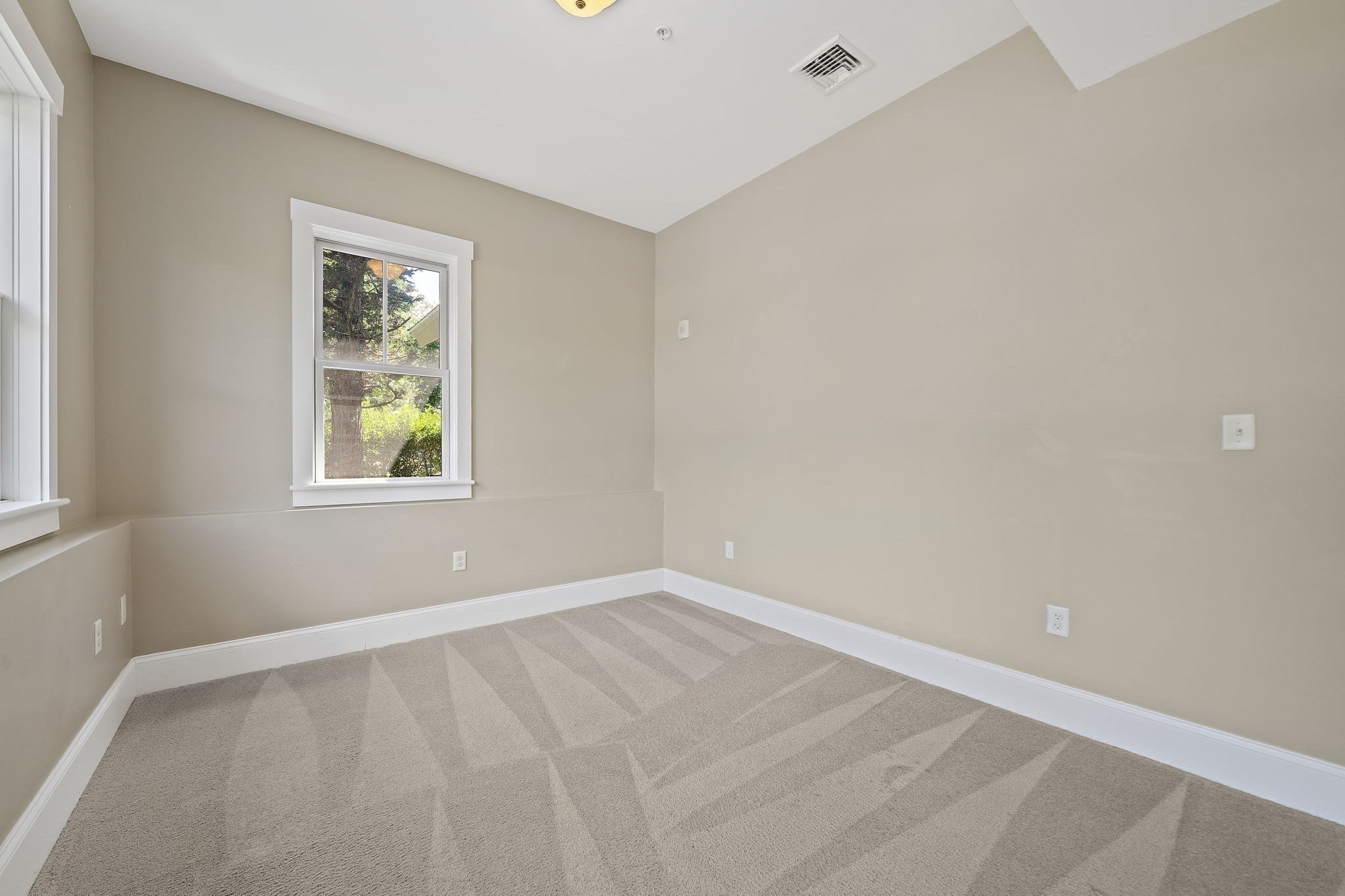 599 Washington St # 12 Property Photo 18