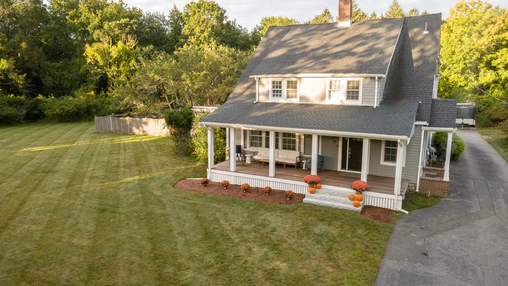 28 Elm St Property Photo 1