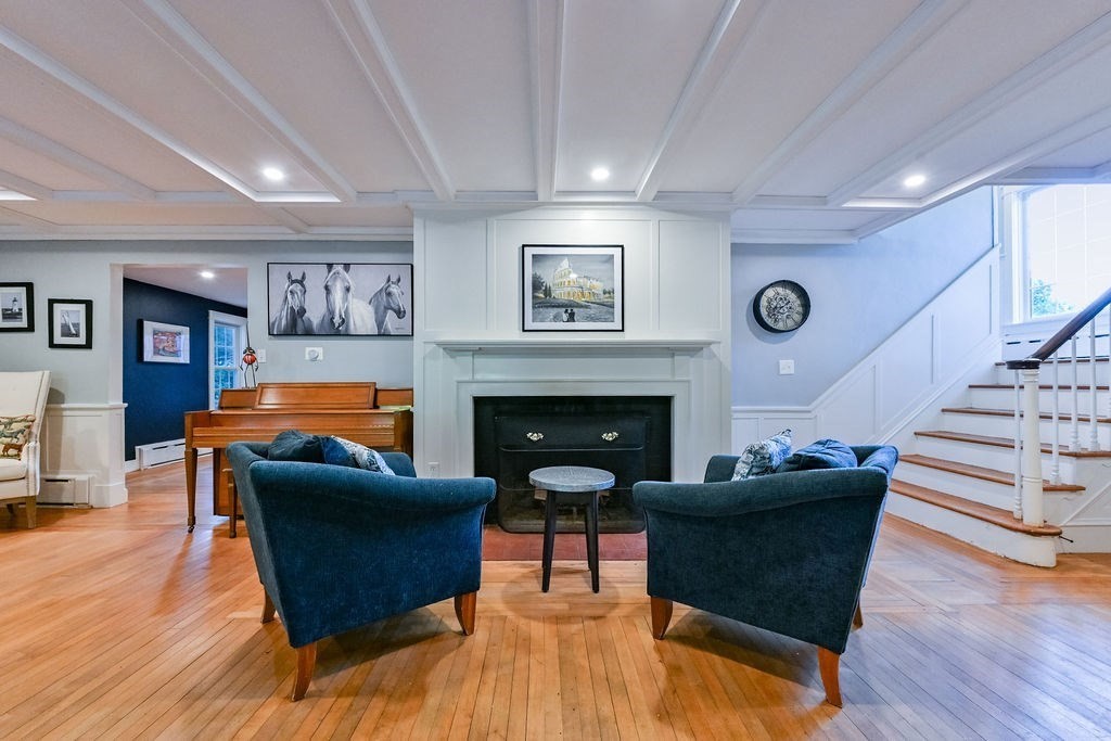 28 Elm St Property Photo 8