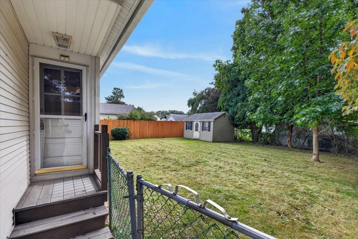 35 Lorraine St Property Photo 3
