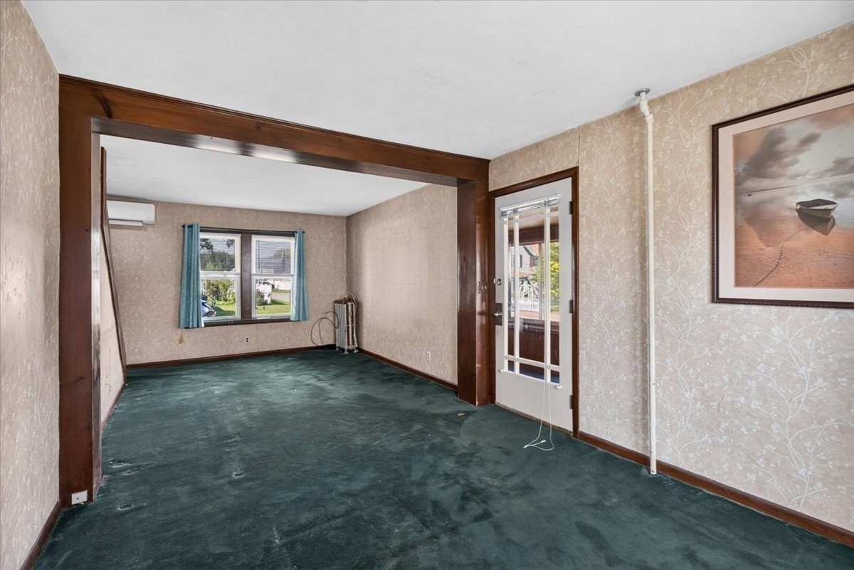 35 Lorraine St Property Photo 5