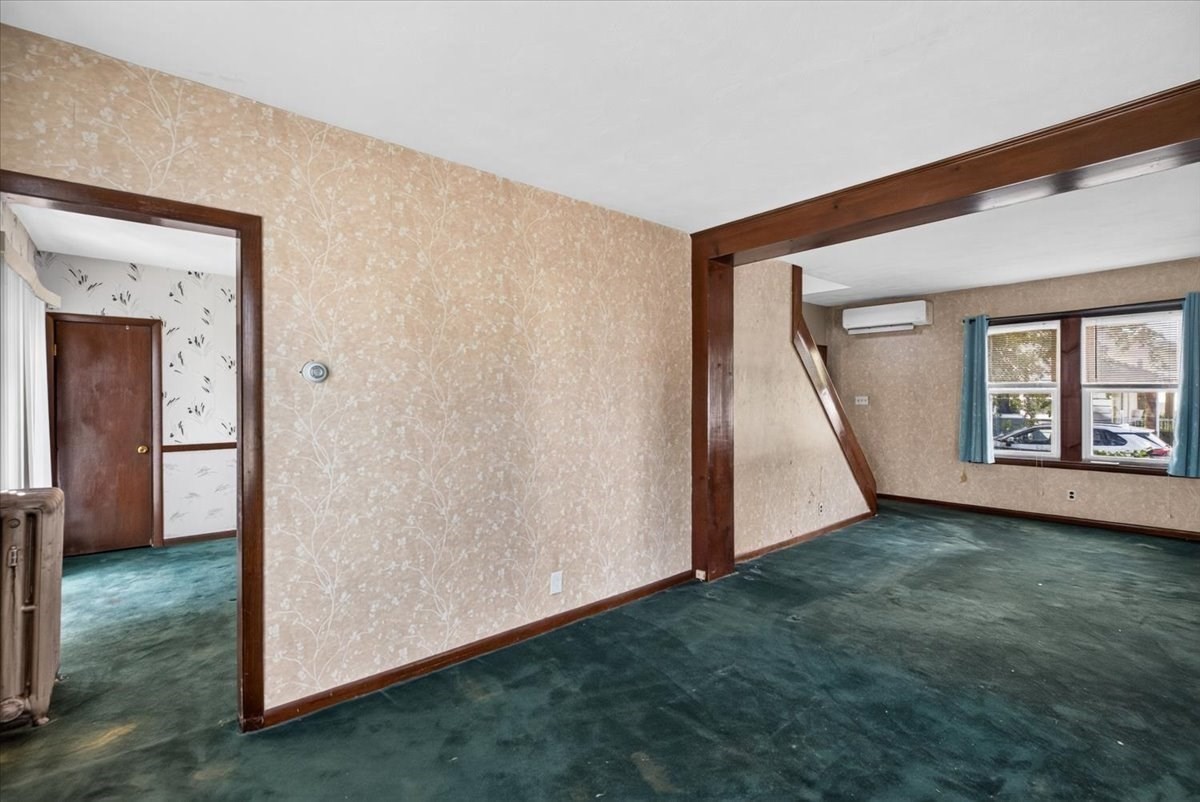 35 Lorraine St Property Photo 7