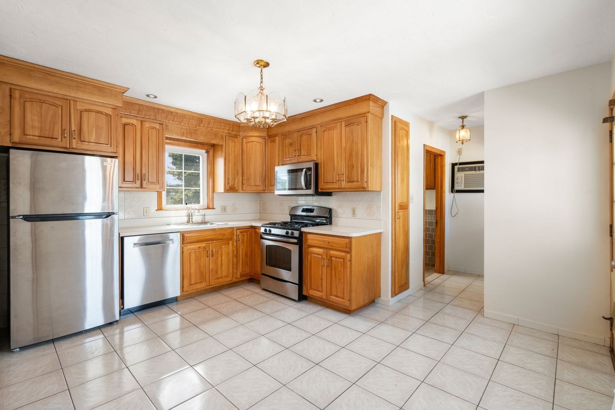 19 Penn St Property Photo 5