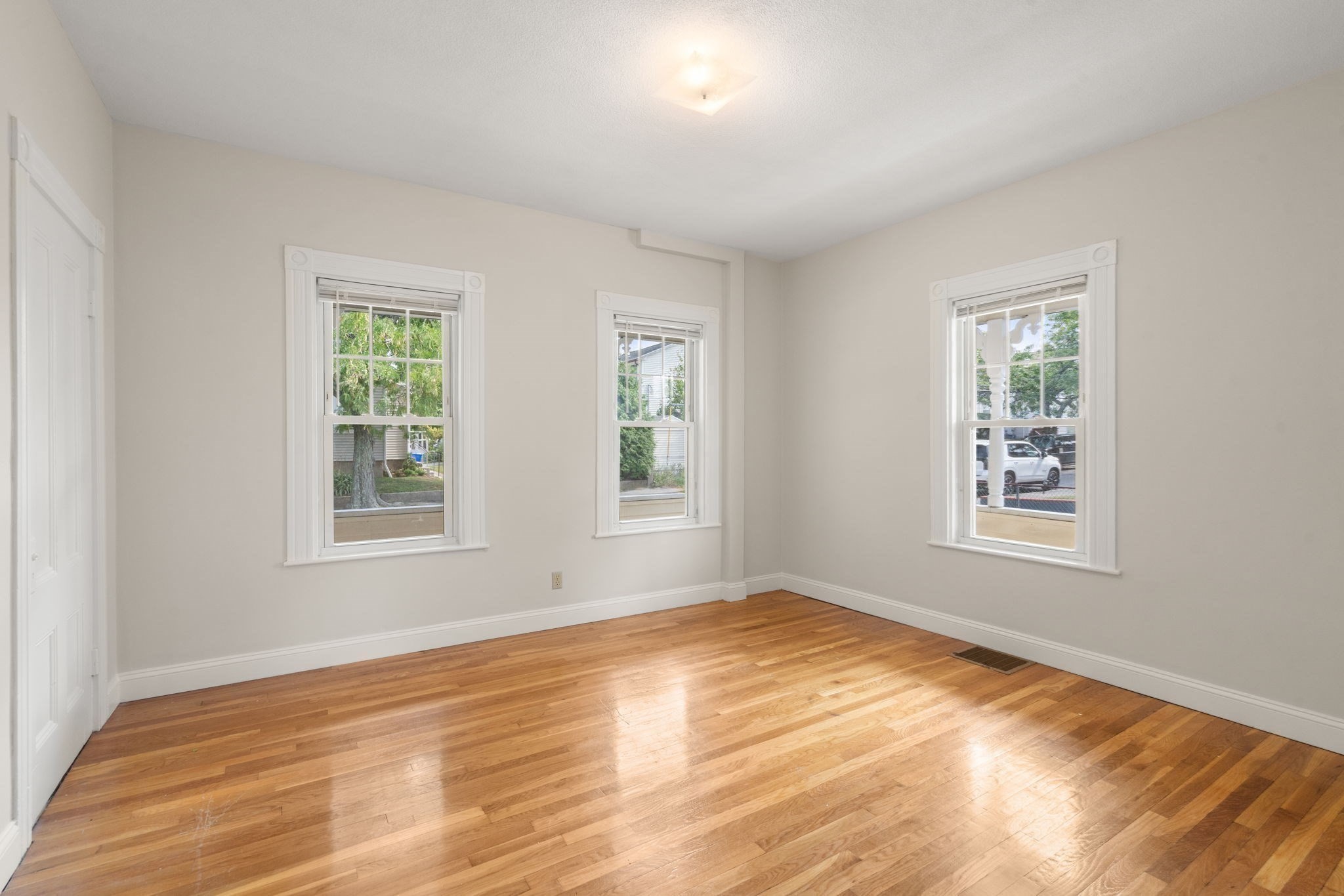 19 Penn St Property Photo 28