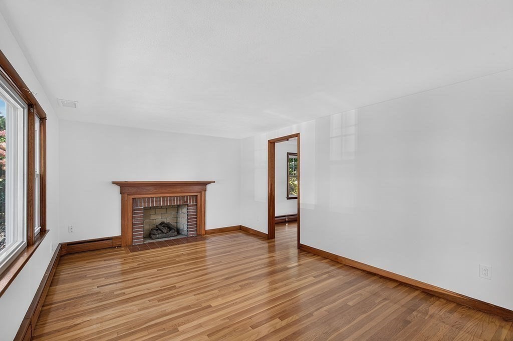 6 Cerdan Ave Property Photo 4