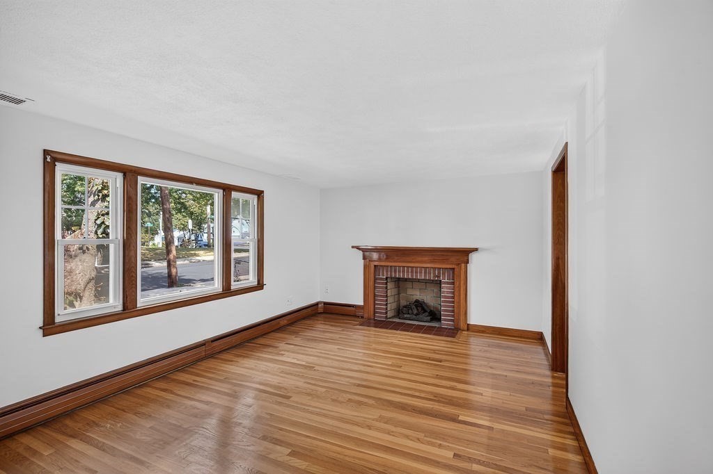 6 Cerdan Ave Property Photo 6