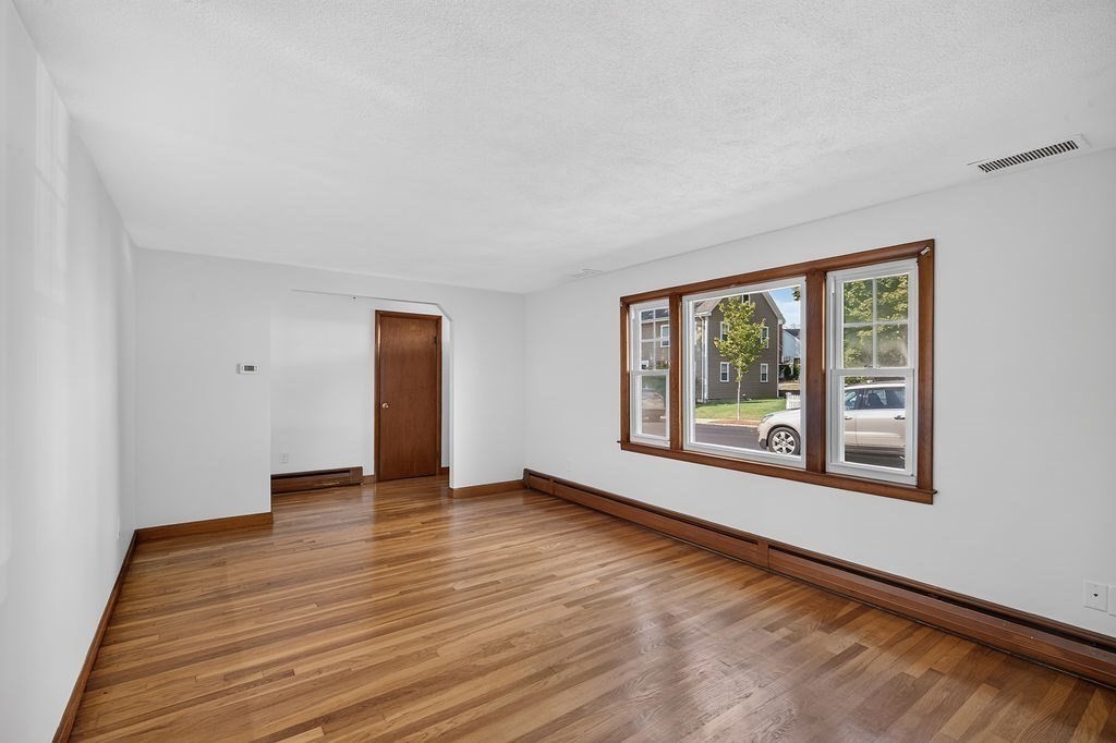 6 Cerdan Ave Property Photo 7