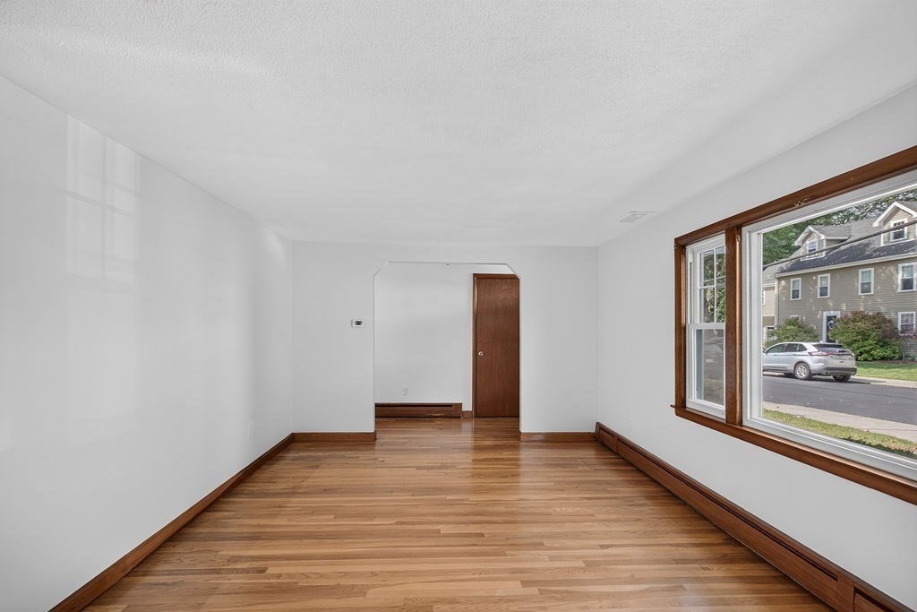 6 Cerdan Ave Property Photo 8