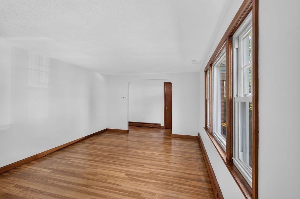 6 Cerdan Ave Property Photo 9