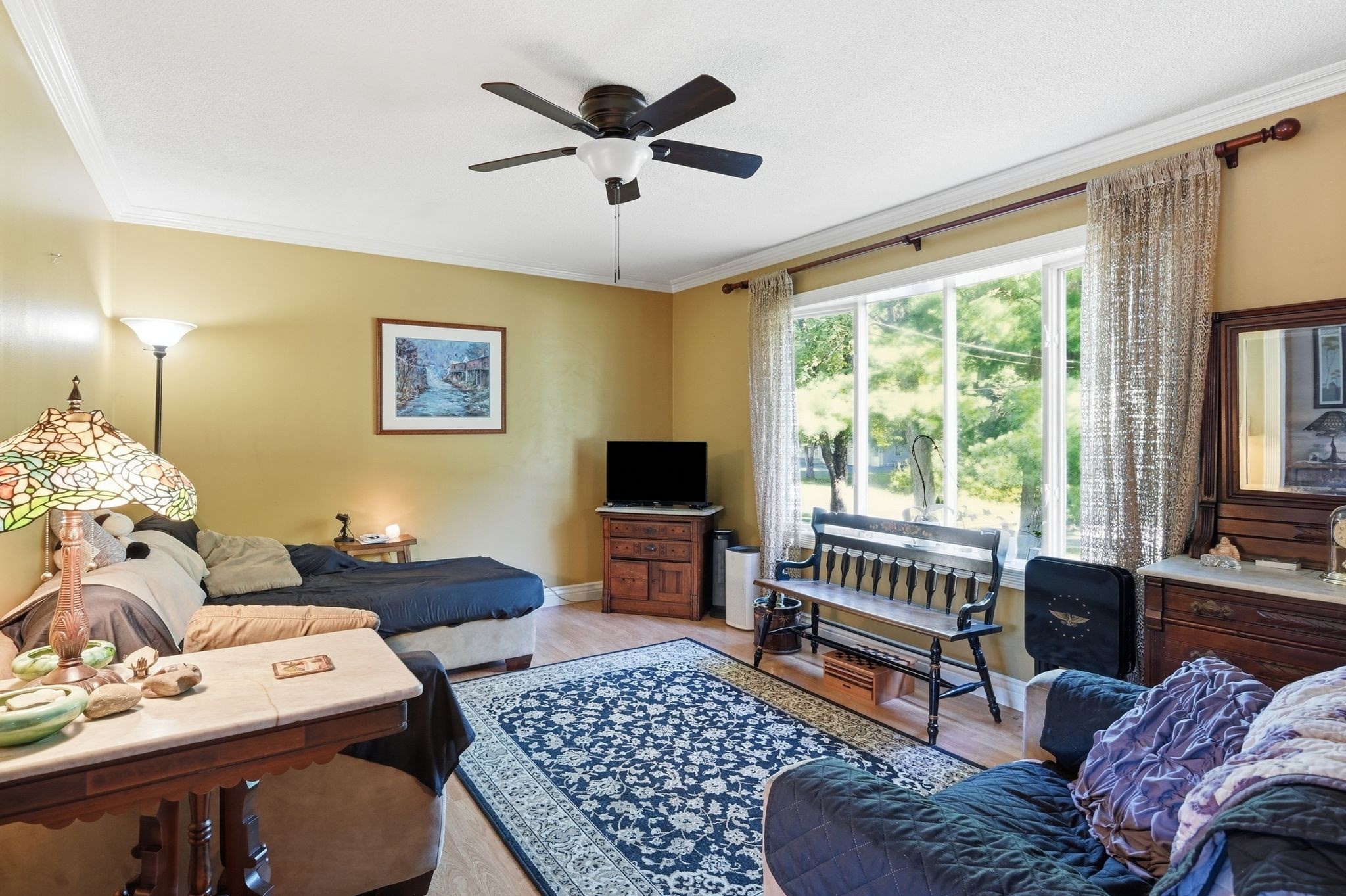 211 Allen St Property Photo 5