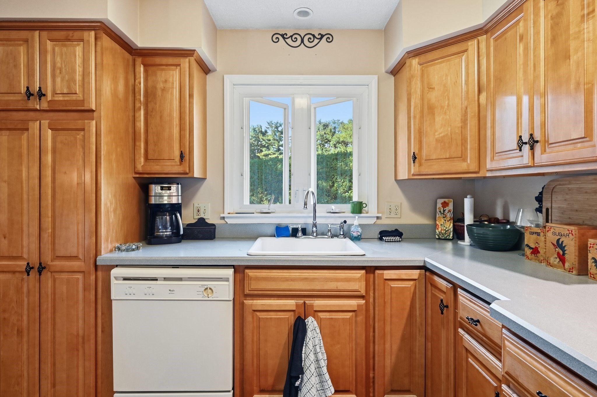 211 Allen St Property Photo 13