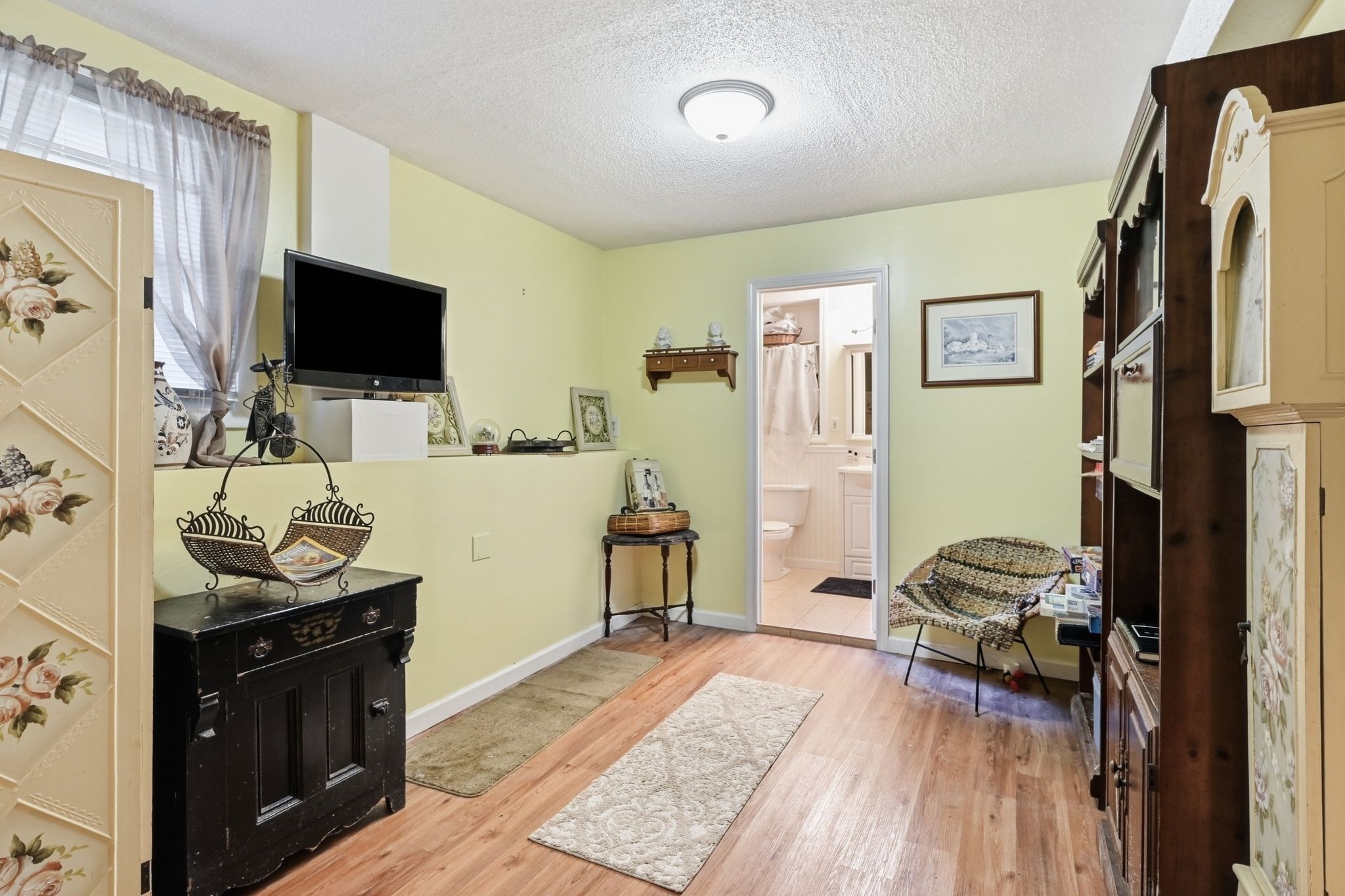 211 Allen St Property Photo 19