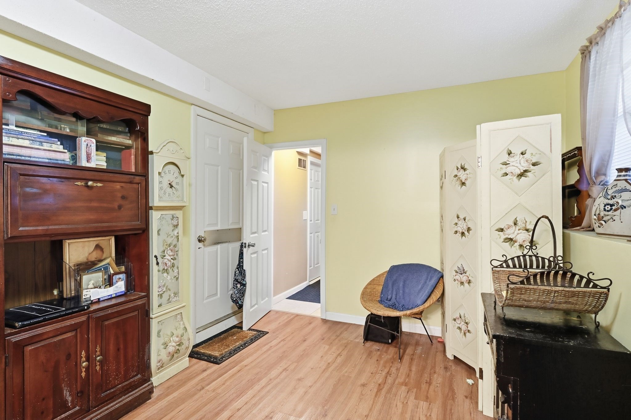 211 Allen St Property Photo 20