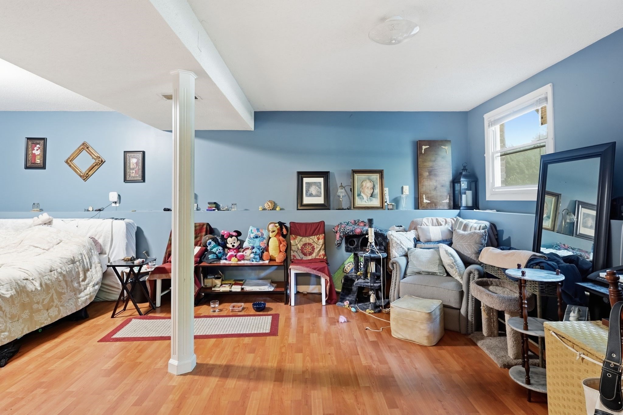 211 Allen St Property Photo 23