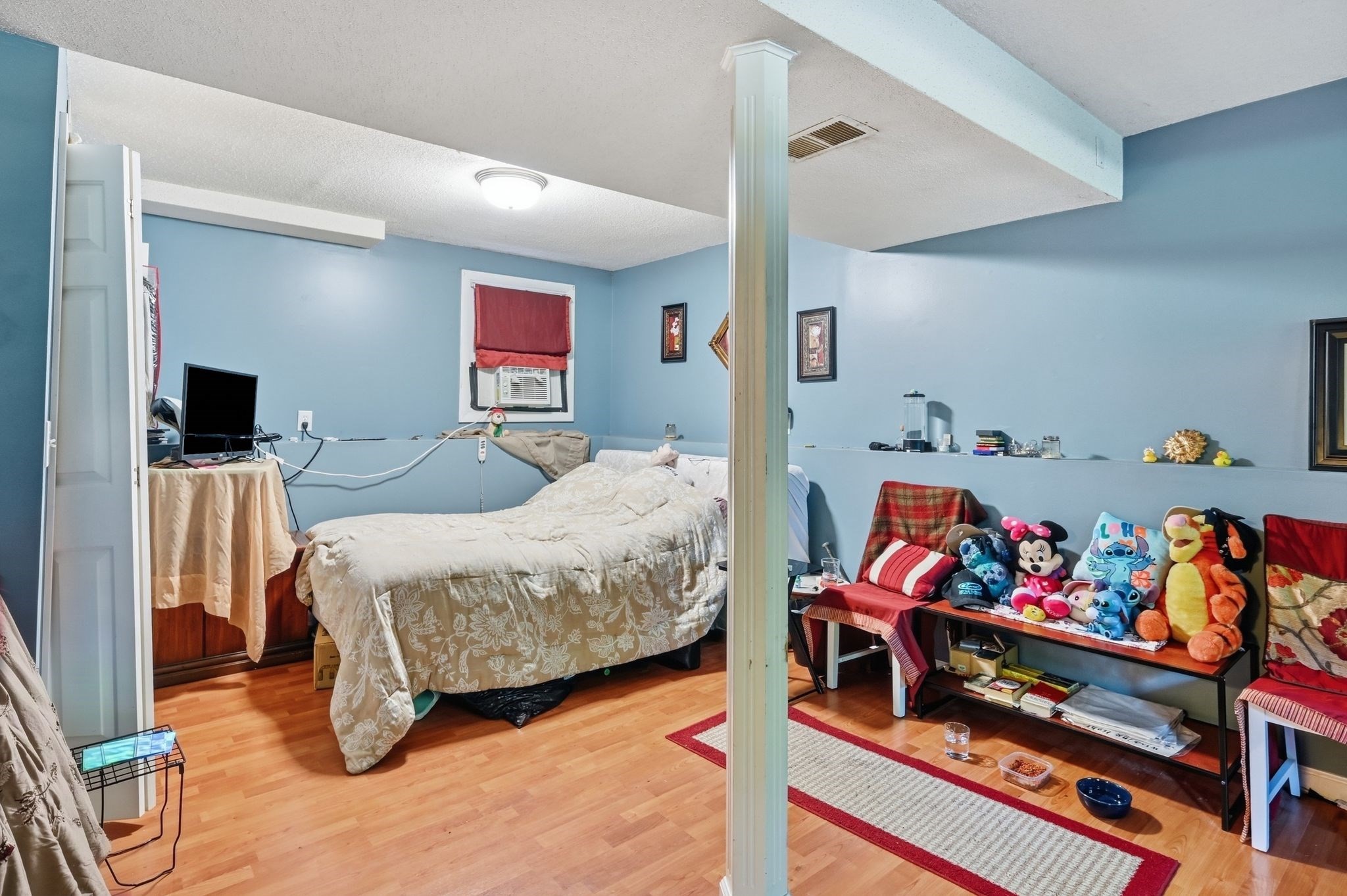 211 Allen St Property Photo 24