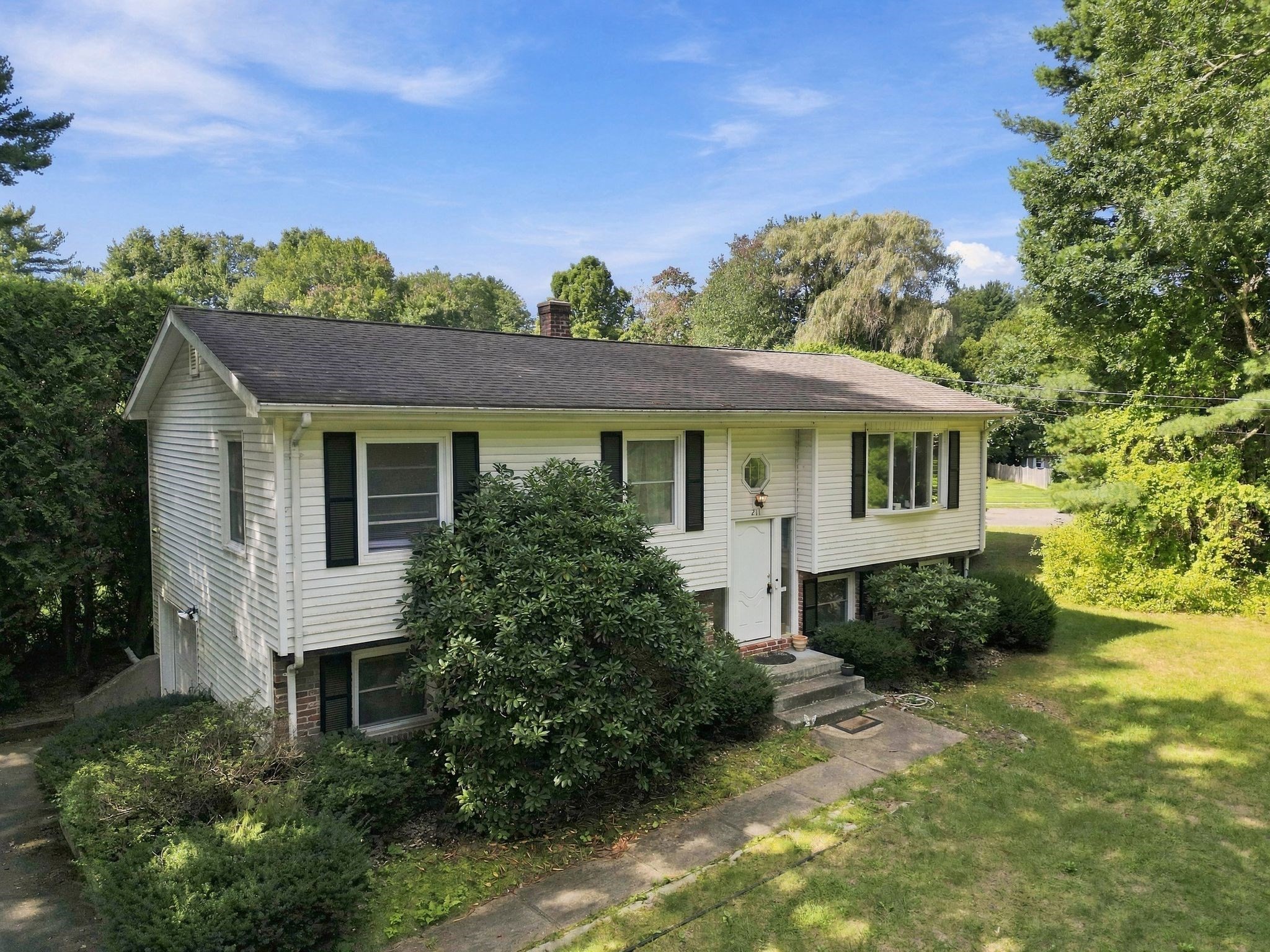 211 Allen St Property Photo 32