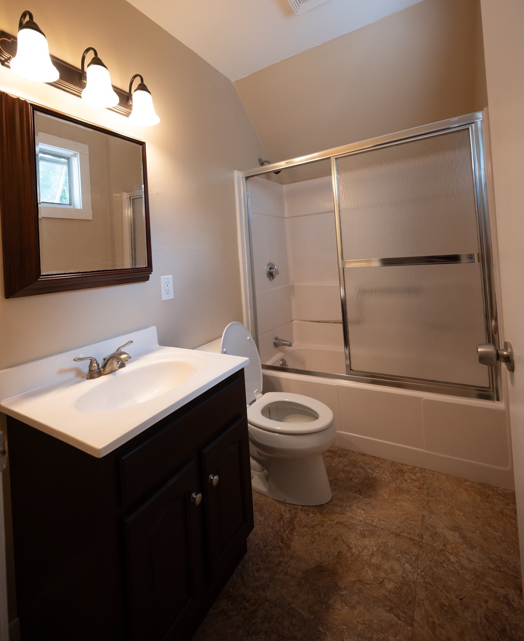 564 Fairmount St Property Photo 9