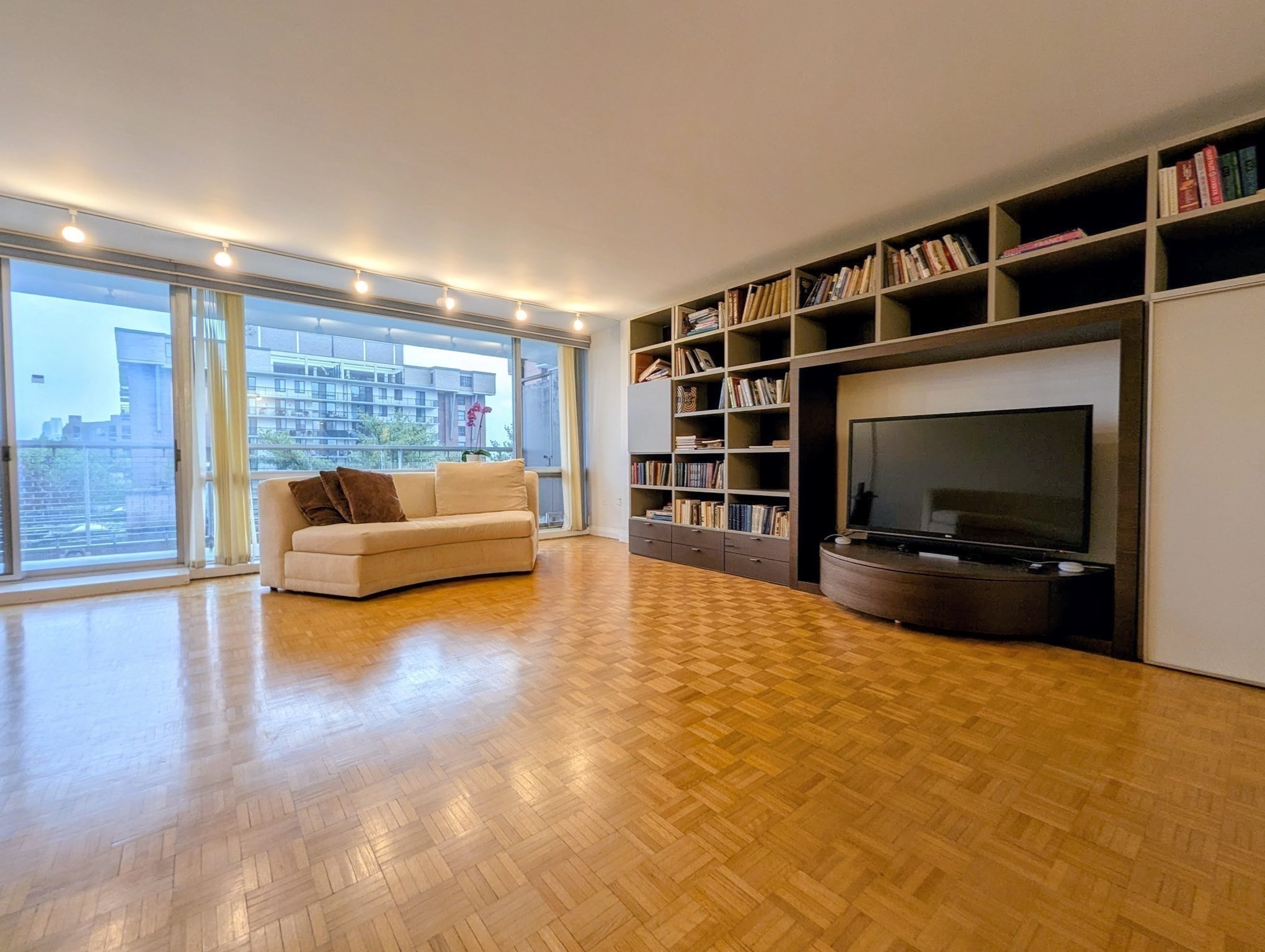 45 Longwood Ave # 705 Property Photo 8