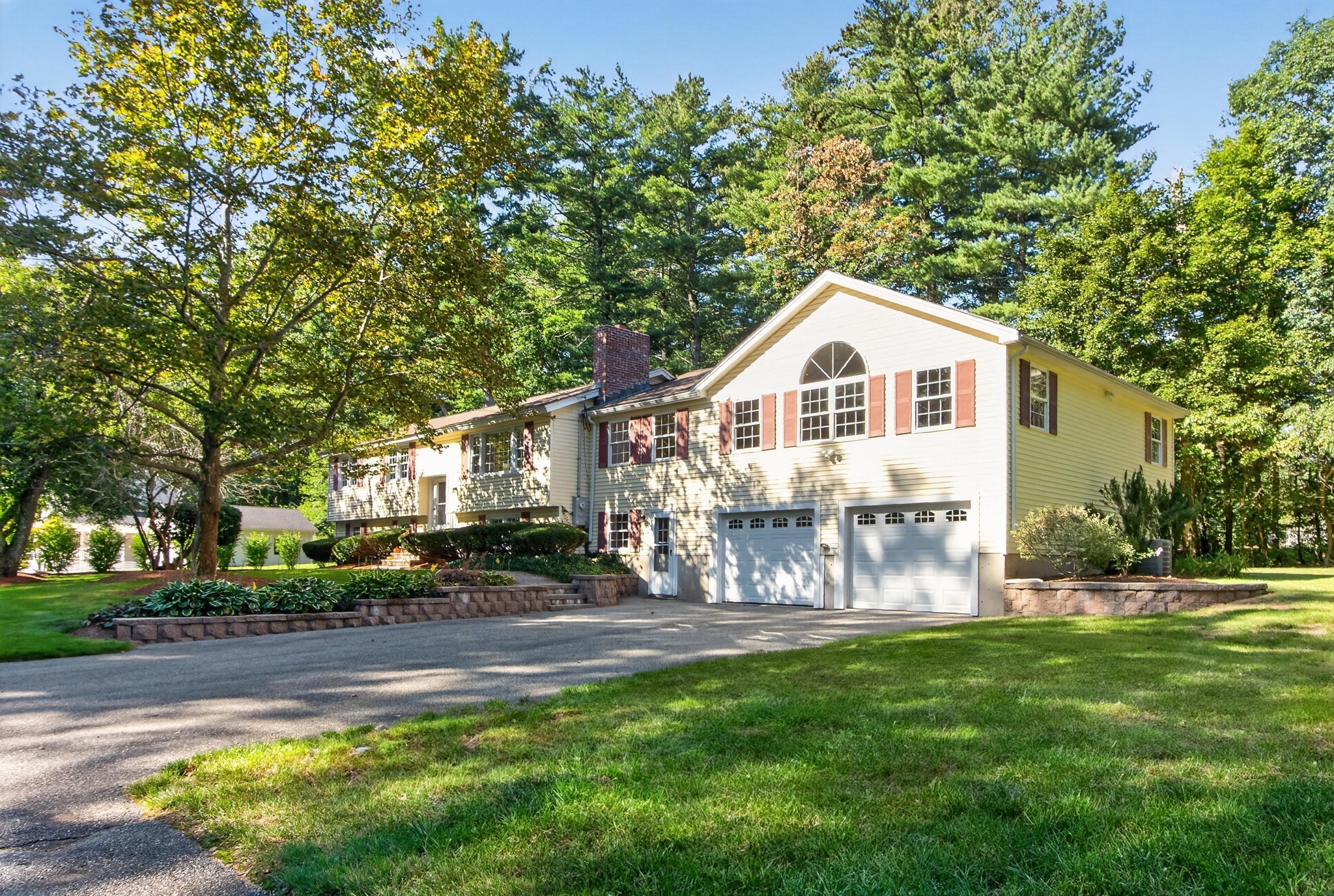 41 Buckingham Drive Property Photo 1
