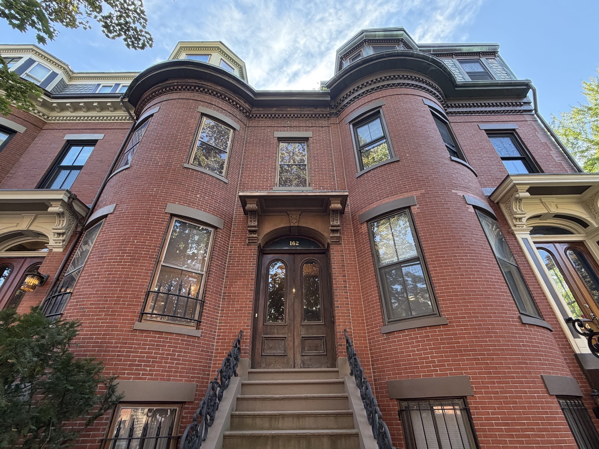 162 W Newton Street Property Photo 1