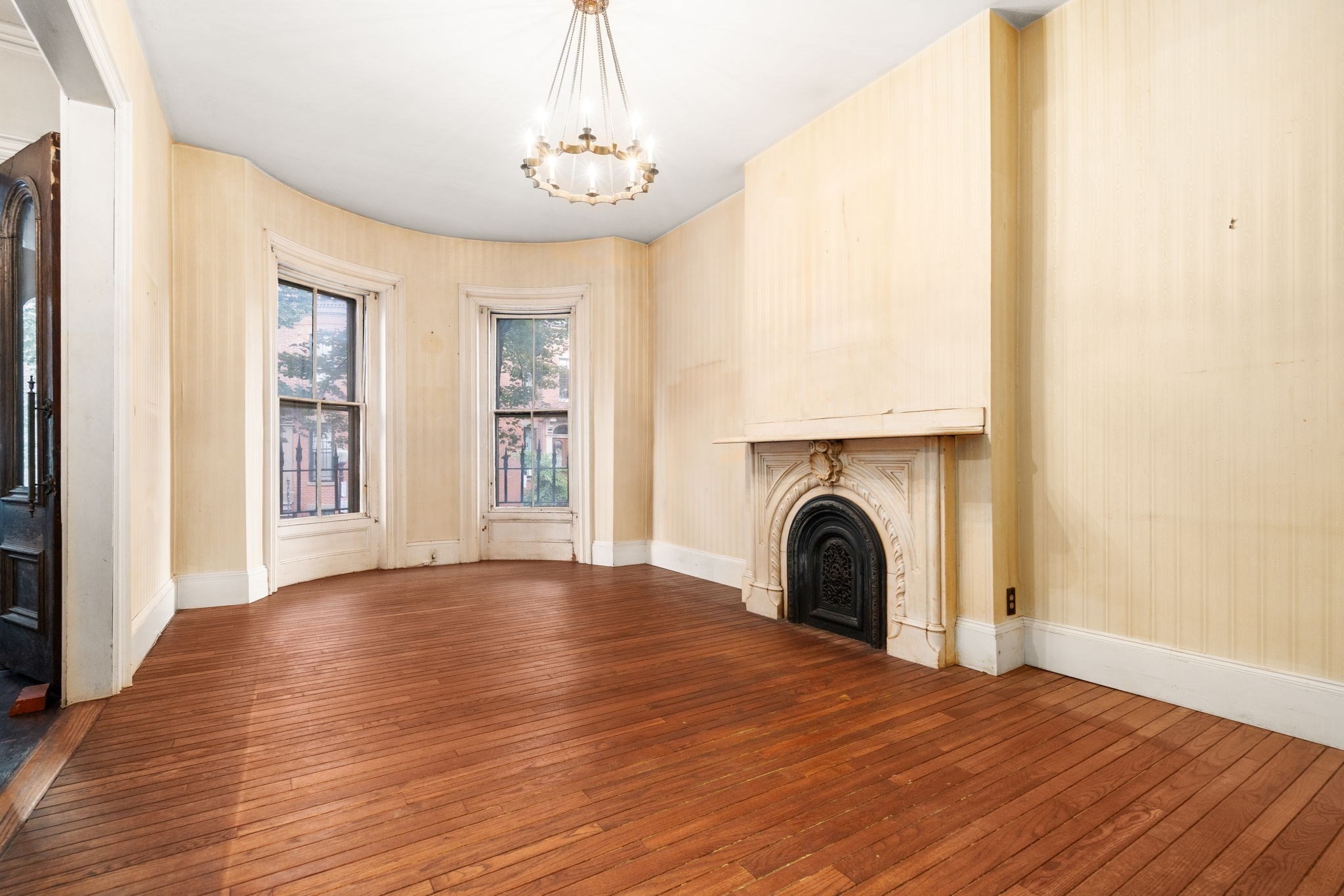 162 W Newton Street Property Photo 2