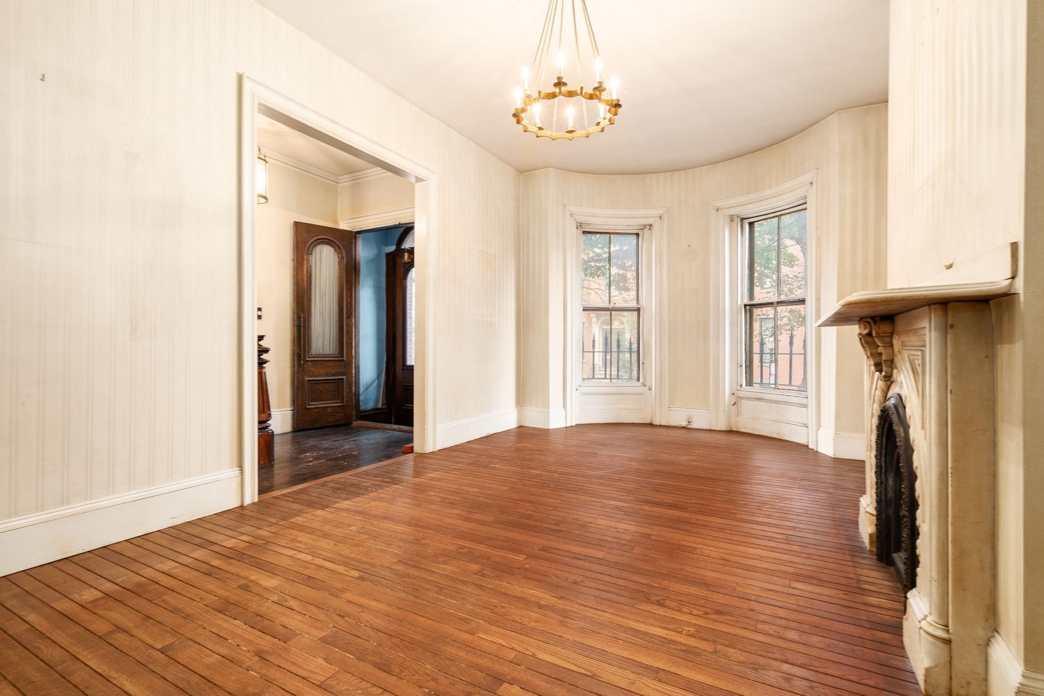162 W Newton Street Property Photo 3