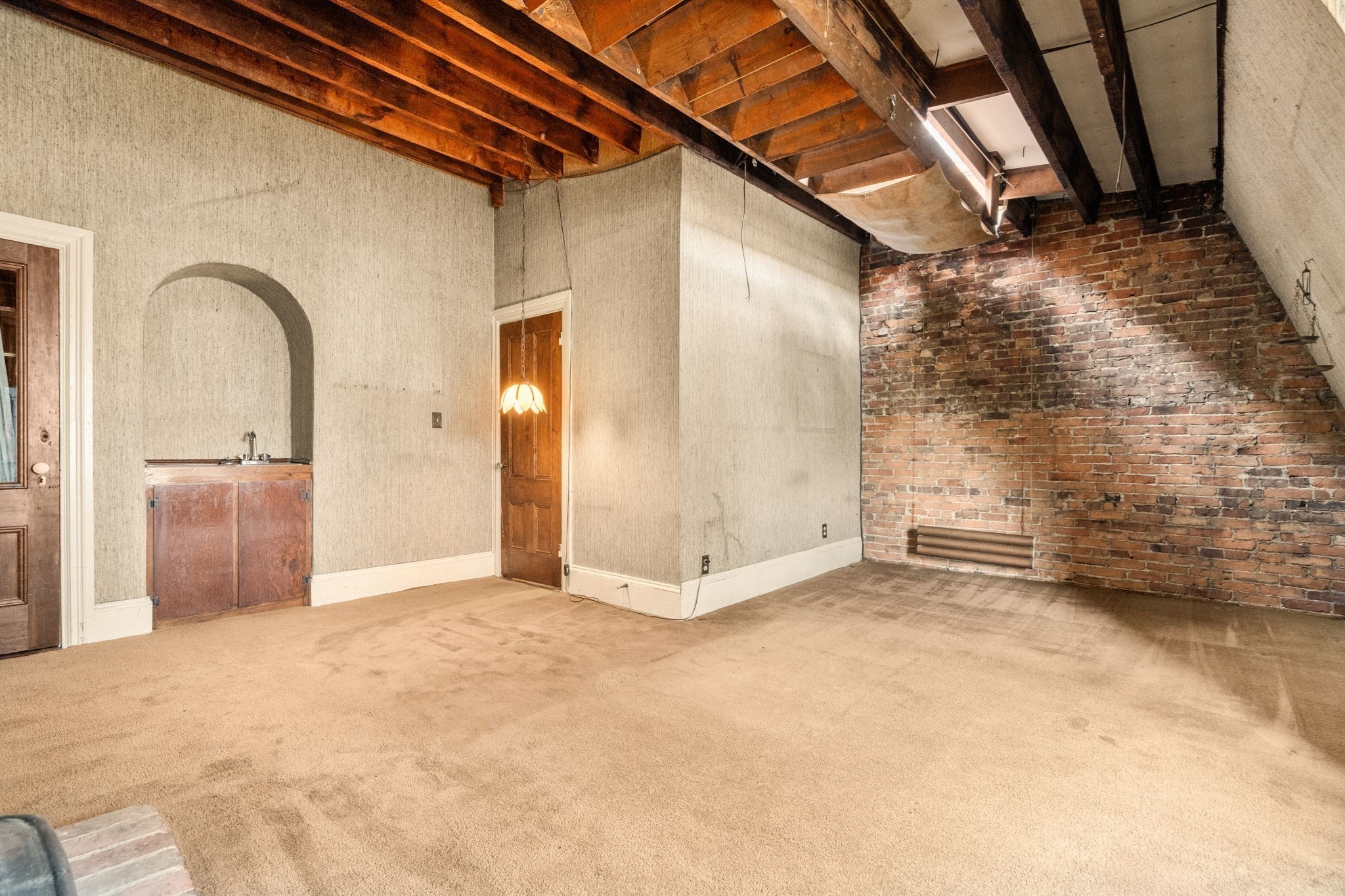 162 W Newton Street Property Photo 8