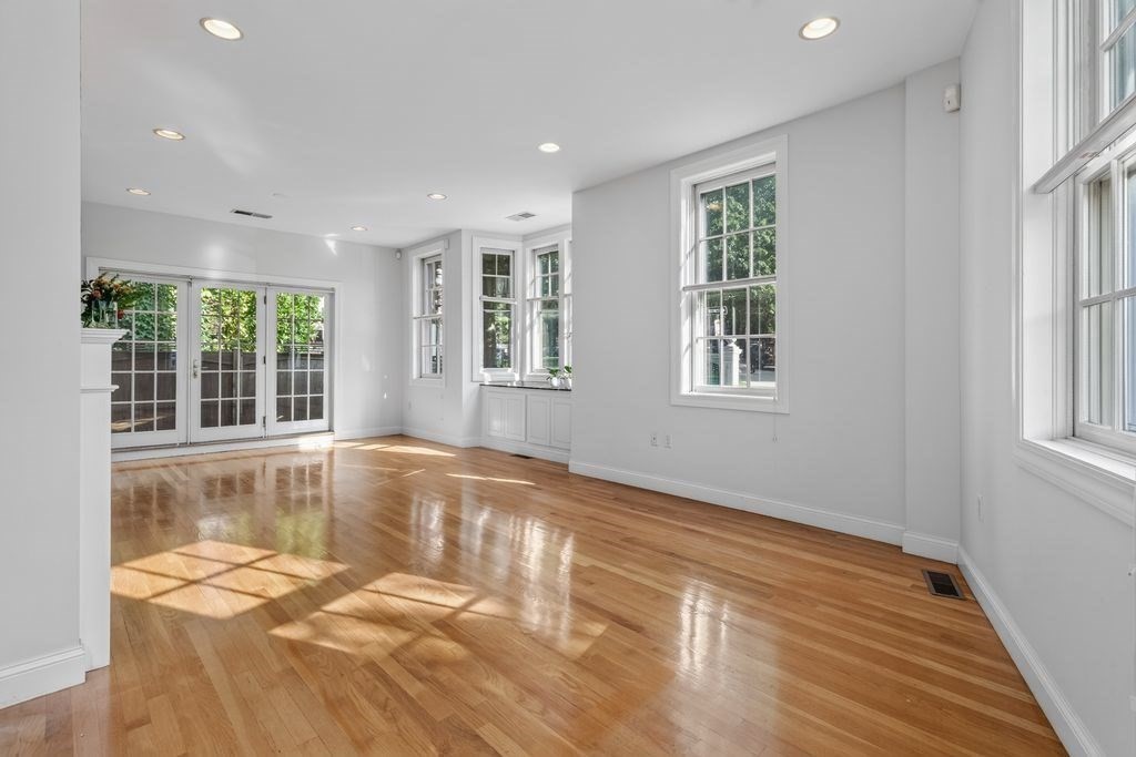 56 Park Street Property Photo 9