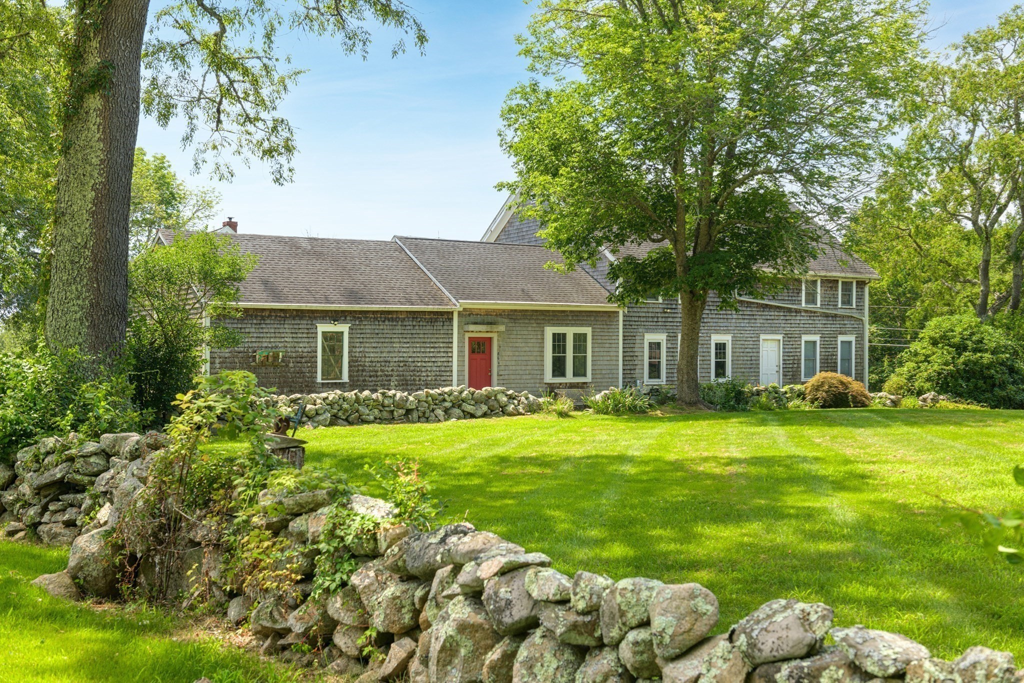 864-866 Pine Hill Property Photo 2