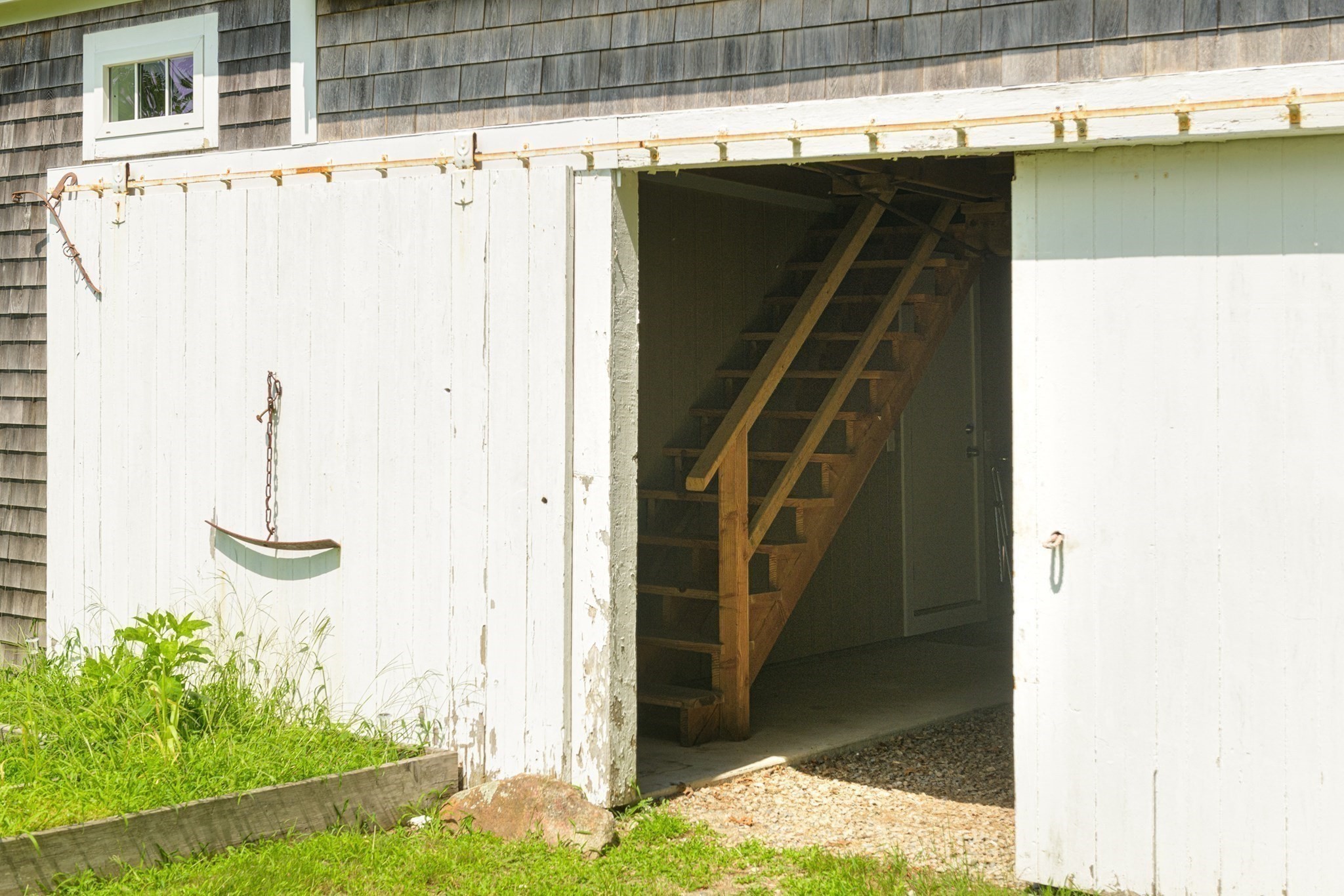 864-866 Pine Hill Property Photo 8