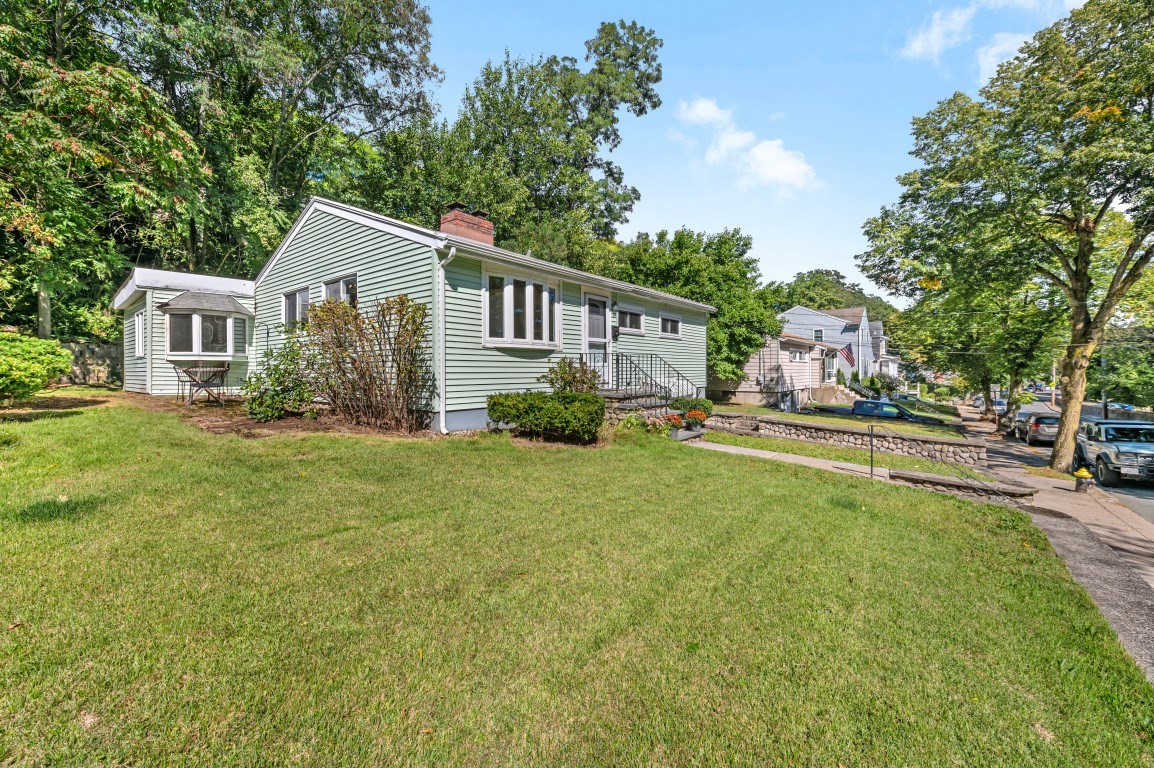 191 Kenrick St Property Photo 2