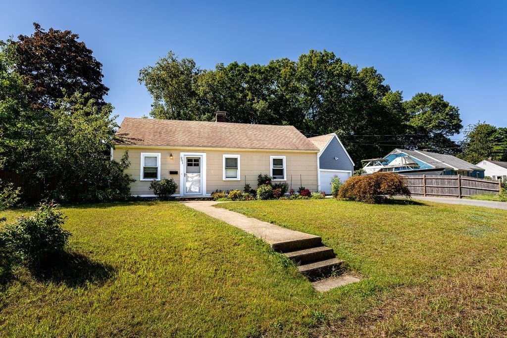 201 Stoughton St Property Photo 3