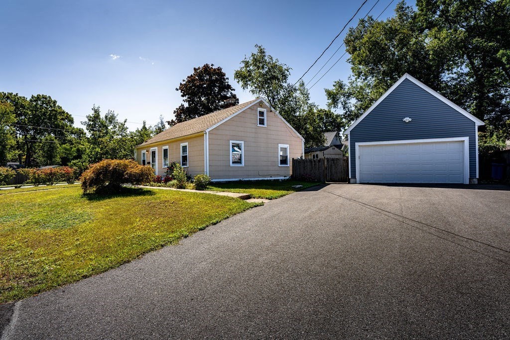 201 Stoughton St Property Photo 6