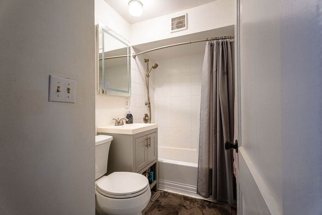 201 Stoughton St Property Photo 12