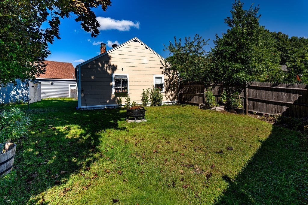 201 Stoughton St Property Photo 16