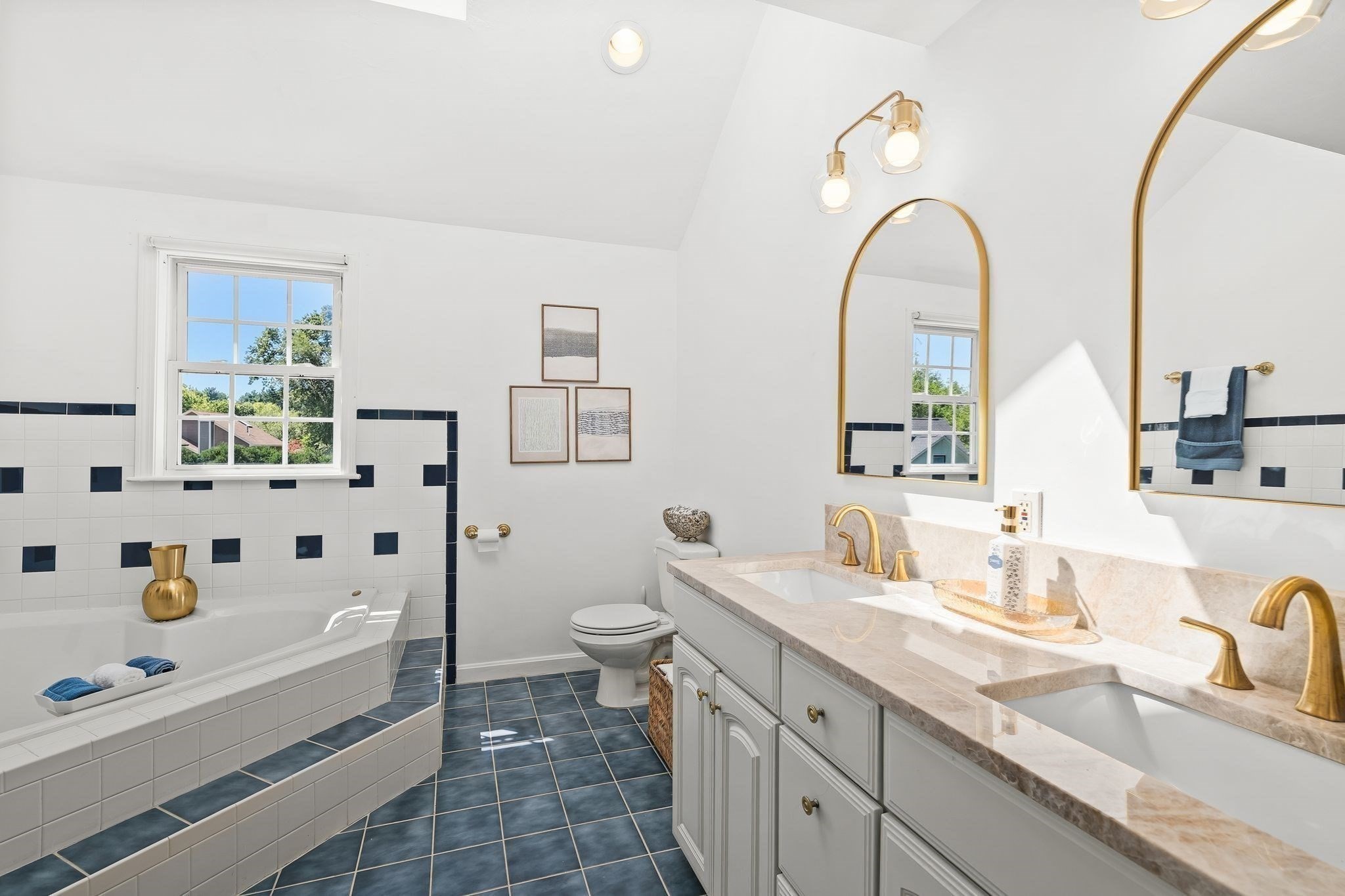 8 Taylor Way Property Photo 27