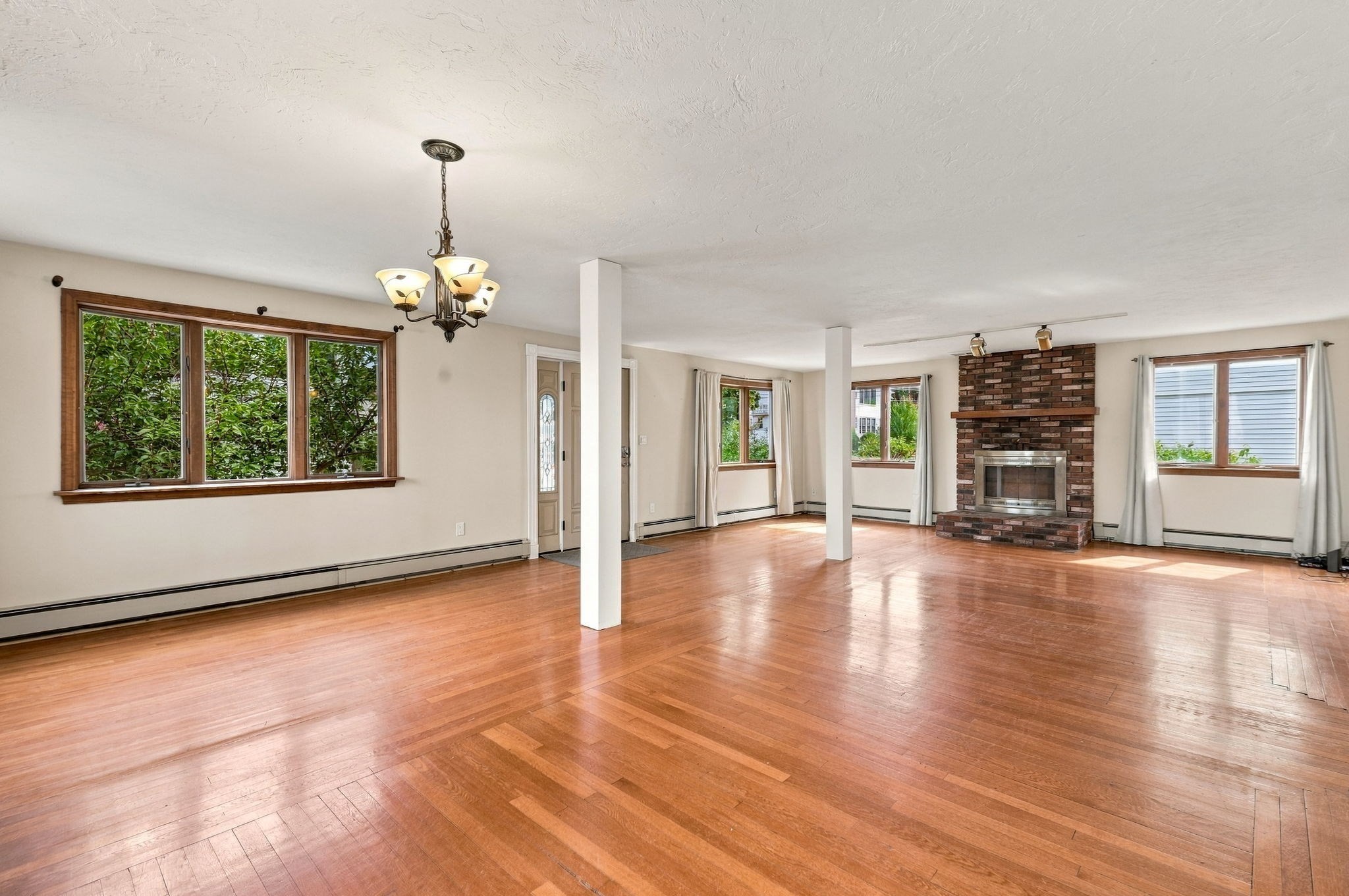 70 Hovey St Property Photo 2