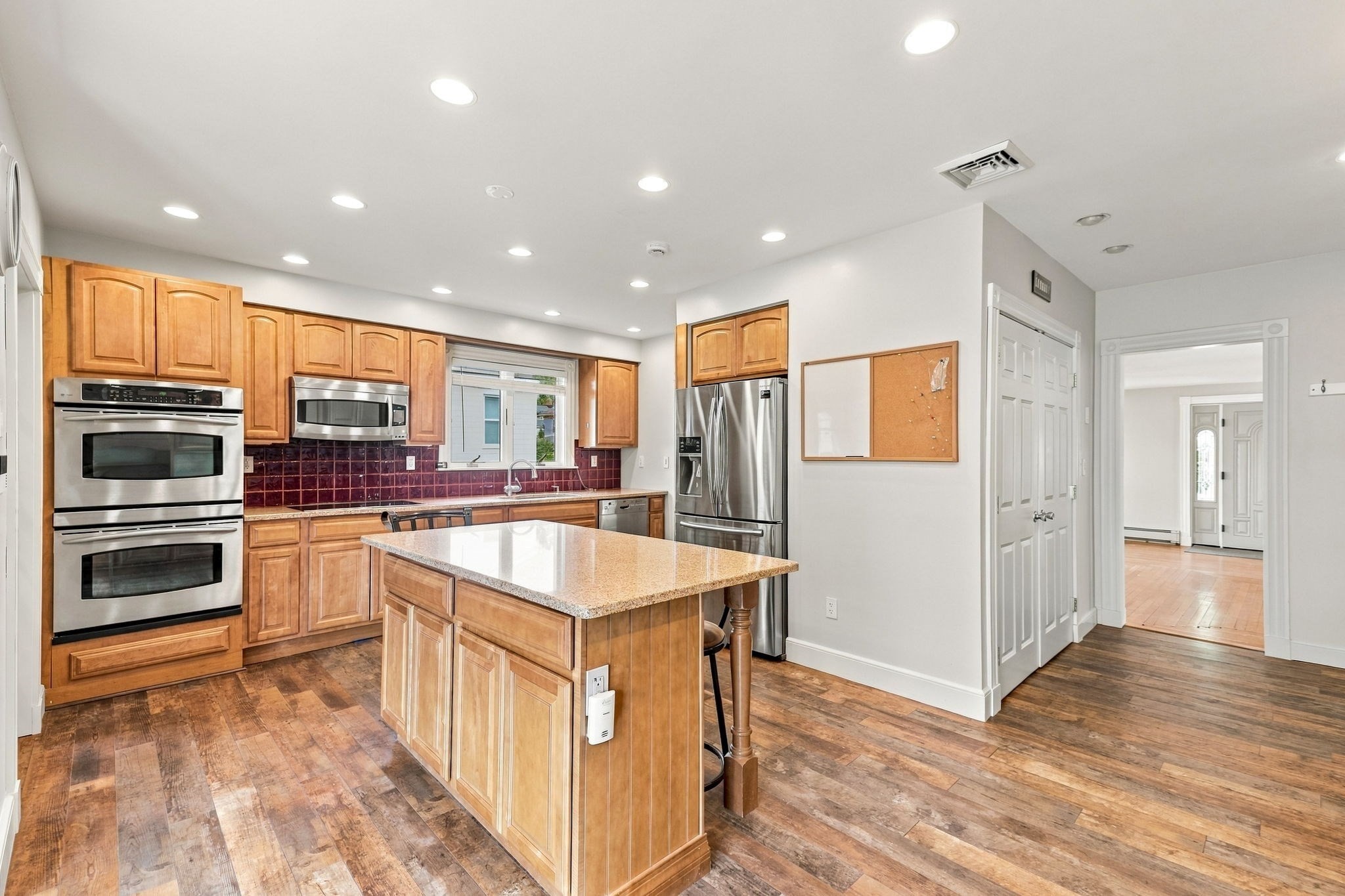 70 Hovey St Property Photo 4